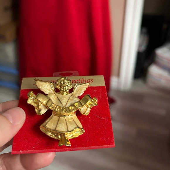 4/$50 Gold and Cream GUARDIAN Angel BROOCH NWT 😇 - Picture 4 of 7
